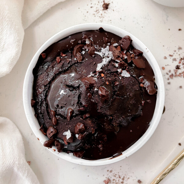 fudgy blended mocha baked oats with chocolate syrup