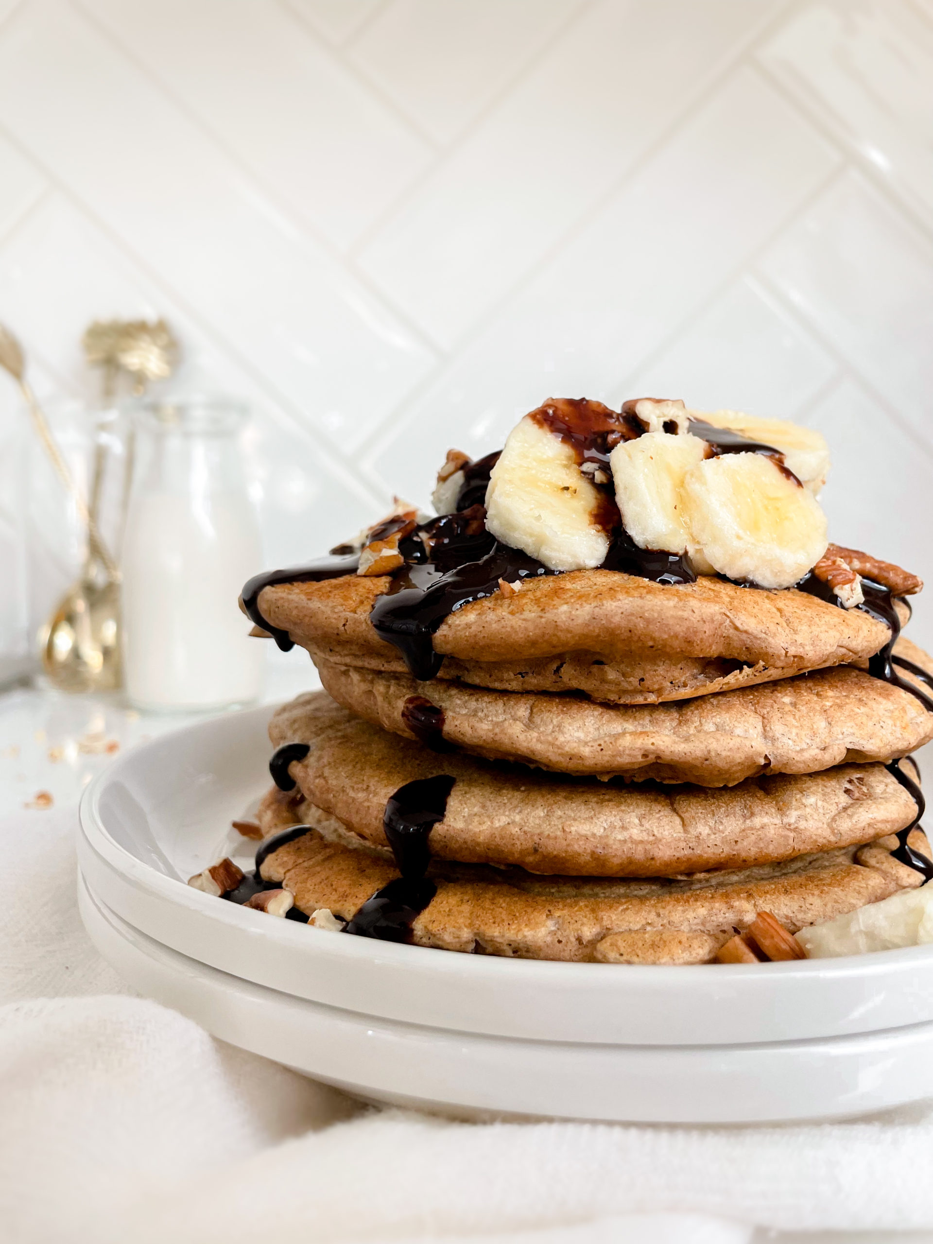 Low-Calorie Vegan Gingerbread Pancakes Munching With Mariyah