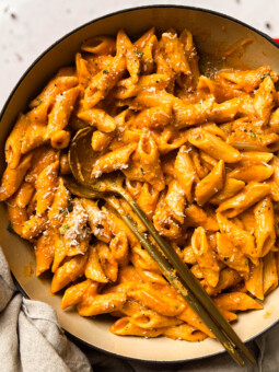 roasted tomato pasta in a pan with two spoons