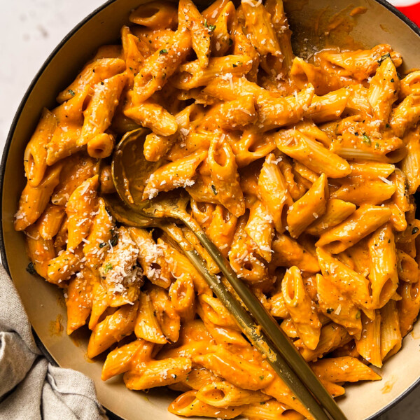 roasted tomato pasta in a pan with two spoons