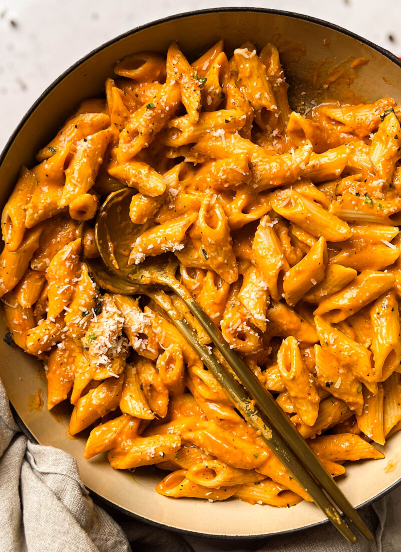 roasted tomato pasta in a pan with two spoons