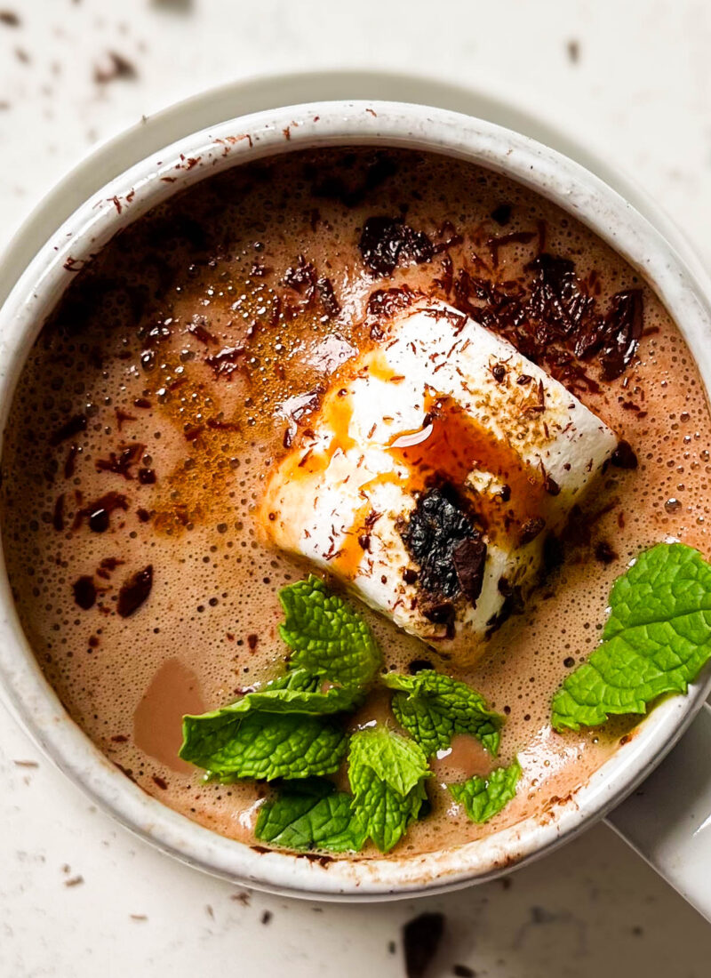 vegan peppermint hot cocoa in a mug