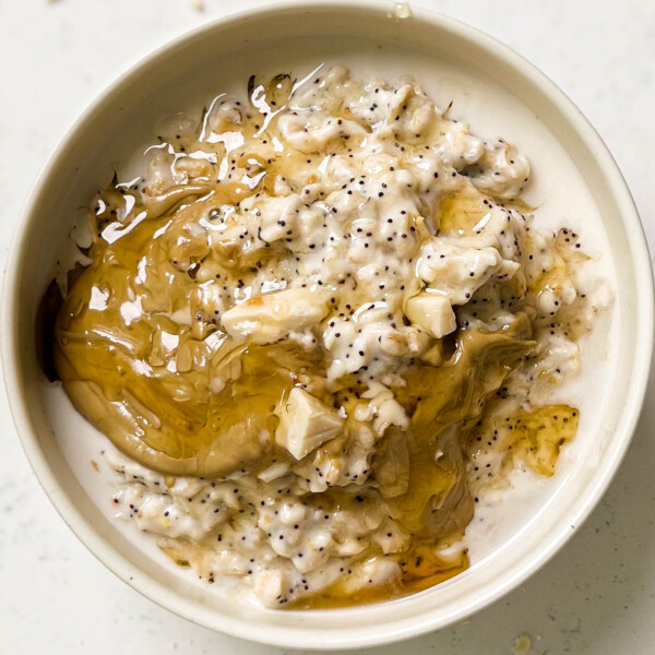 bowl of lemon poppyseed oatmeal