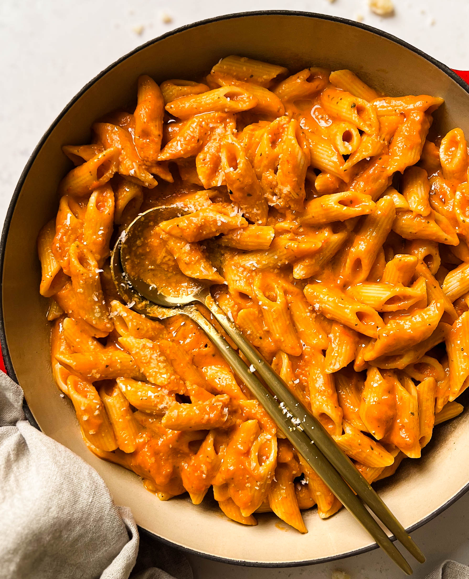 vegan roasted red pepper pasta in a pan with two spoons