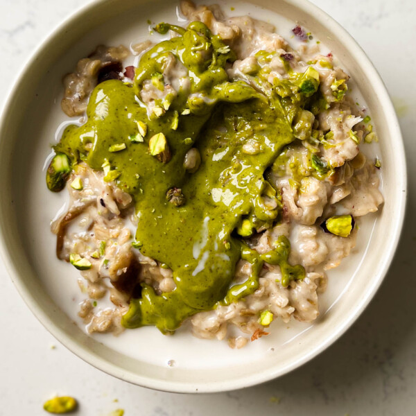 bowl of cardamom pistachio oatmeal