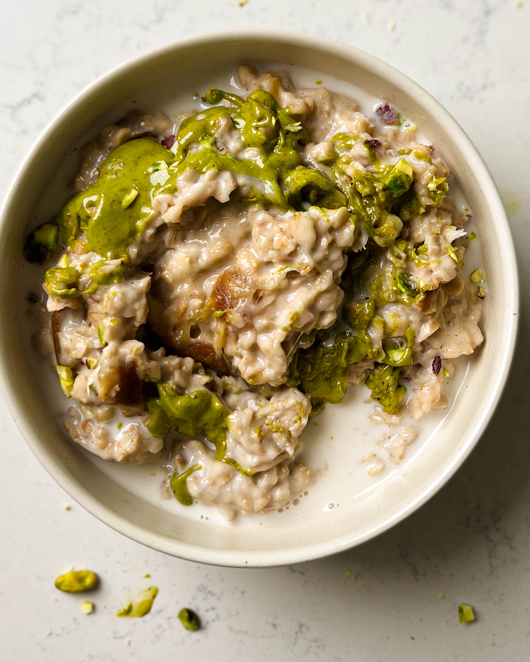 bowl of cardamom pistachio oatmeal
