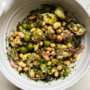za'atar bean salad in a white bowl