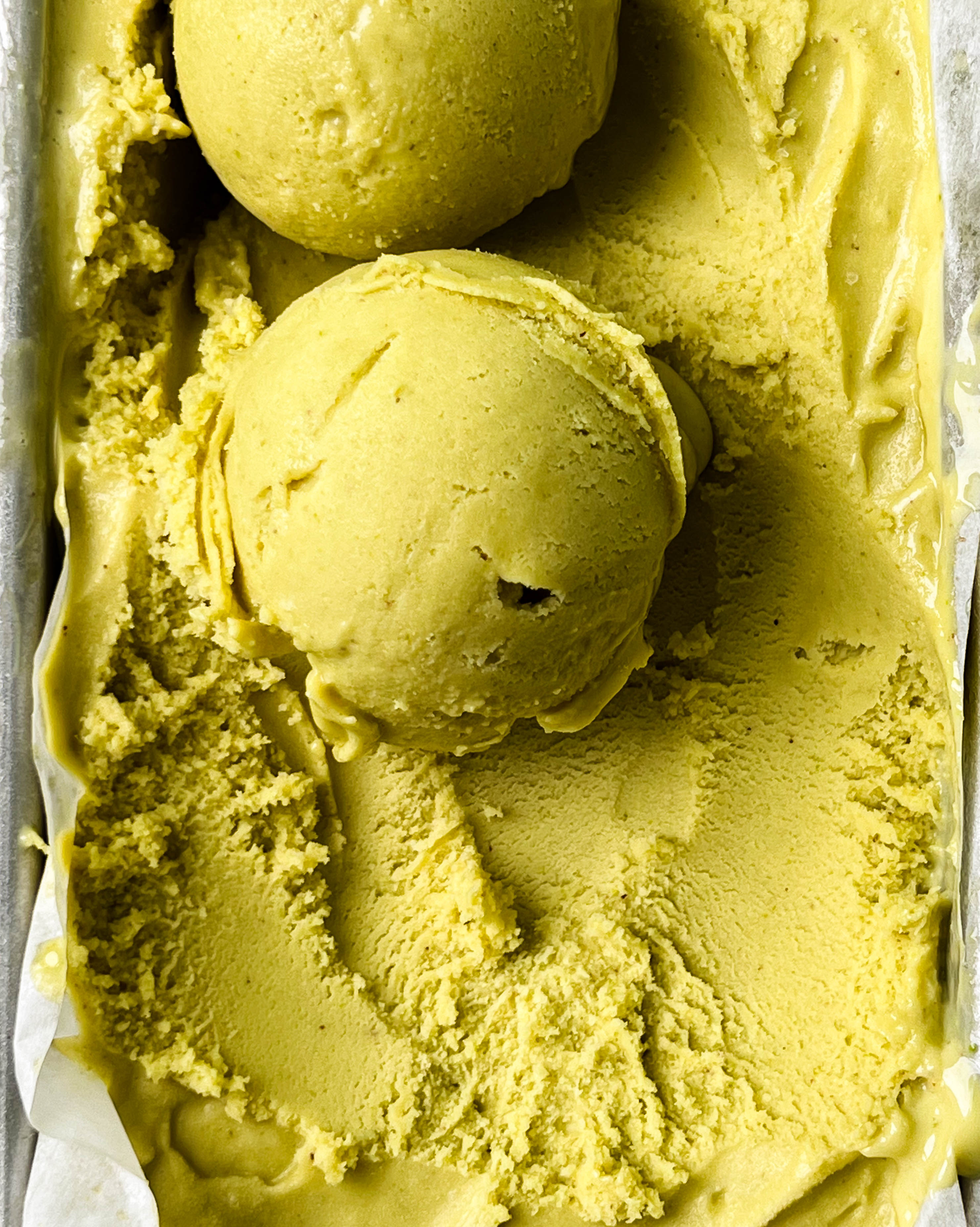homemade cardamom pistachio ice cream